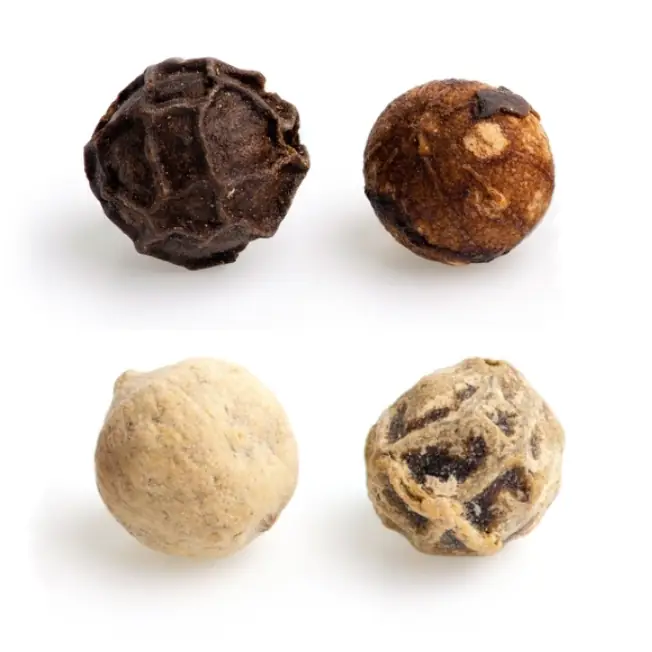 Produktová fotografia – korenie na bielom pozadí